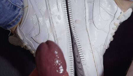 Shoejob with cum-stained Nike AF1, cumshot on shoes