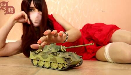 TRANNY GIANTESS AMANDA IN WHITE STOCKINGS AND LONG RED DRESS PLAYS WITH PANTHER TANK AND ITS CREW