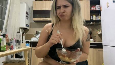 One of the meals that makes me gassy, farting while eating episode 3