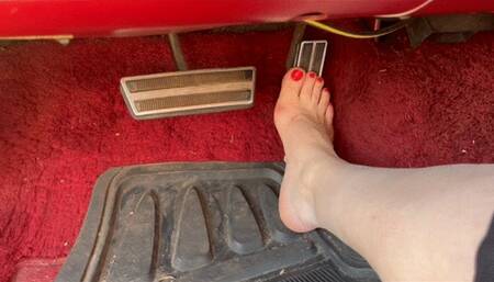 Engine and gas pedal view combo and fast revving