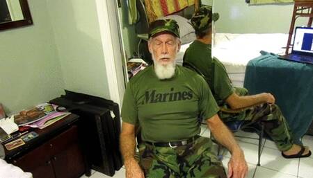 I Teach a New Recruit How to Get Along with his Buddies