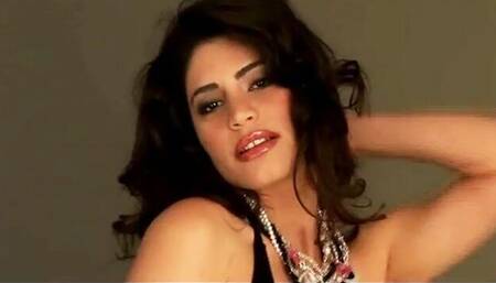 Pleasing Paola's shaved video