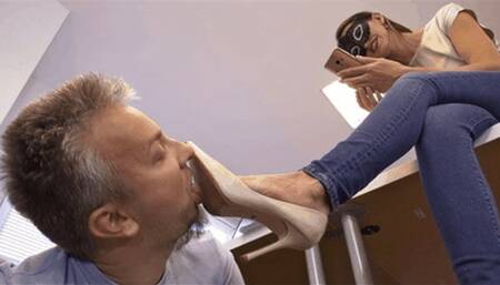 Colleague's weakness for feet turns him into my slave