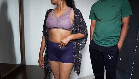 පොඩි පොලු වලට ආස ලොකුපුංචි Sri Lankan New Sex make Cum on Her Body after fuck with her