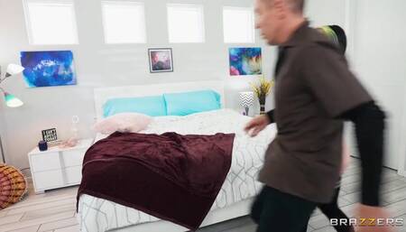 Cubbi Thompson - Caught Peeping On The Camgirl [UltraHD 4K 2160p]