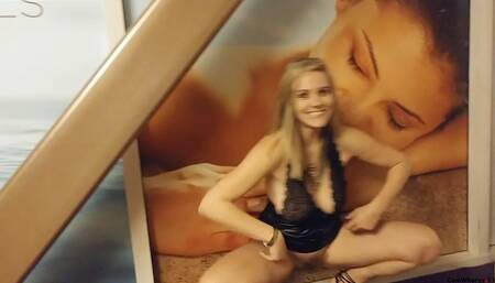 CandieCane - Vegas MGM Grand Public Pissing