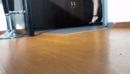 MP4 RESOLUTION Oh no! my new stepmom is a giantess