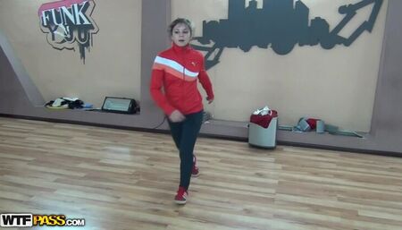 Amateur sexy fucking on the dancefloor
