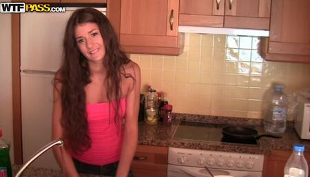 Sex with a hot amateur girl on the first day of vacation
