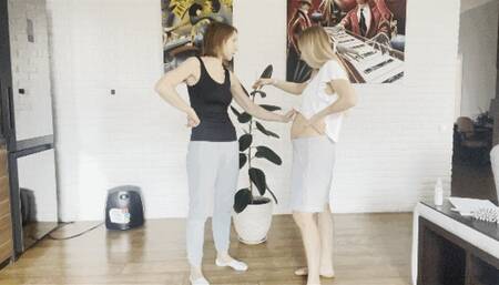 She comes to experience the pleasures of my belly and navel (BF)