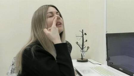 Just picking your nose MP4 HD 720p