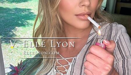 Elle Lyon Is Warming Up Her Pussy For You