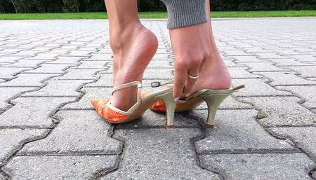 eamvz Scarlett on a walk with slingbacks (mp4-FHD)