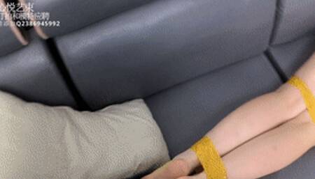 xy68-The girl with a single ponytail is bound with tape and whipped on the sofa