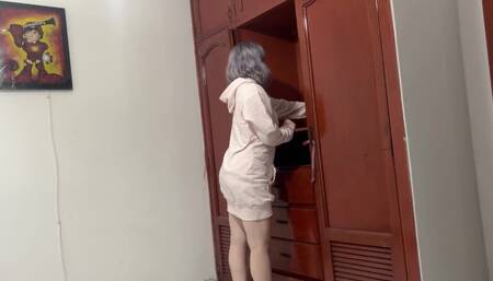 MI COMPAÑERO DE HABITACION SE PONE CALIENTE AL VERME ASI