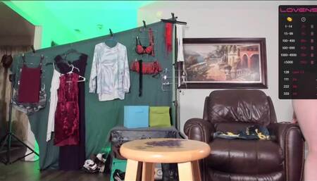 Sweet Khalipso in twerking and wet her panties !!