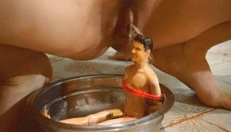 FAT ASS GIANTESS:TAKE A NICE PISS SHOWER LOSER! small file