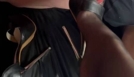 Un leccasuole pazzo per i piedi - A solelicker crazy for feet