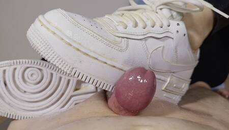 Shoejob with VERY OILY AF1, cumshot on shoes