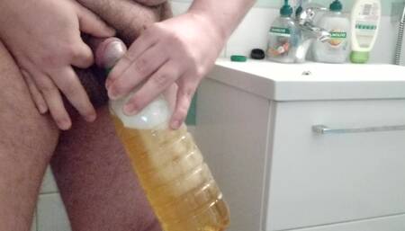 Superchub Master Pisses 1 Liter of Sweet Sweet Honeynectar.