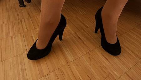 Masturbating with my pantyhose (2023) (MP4)