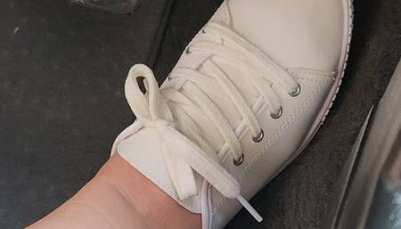 Hard pedal Pumping wearing White Sneakers in the Opala