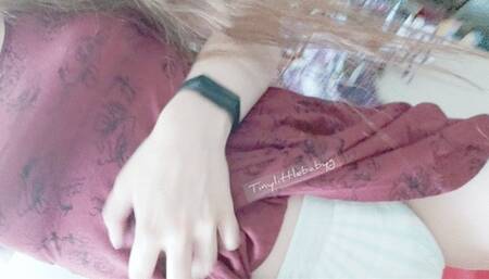 Little goth wets her white pull up