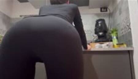 FARTING CLUB: FARTING IN LEGGINGS