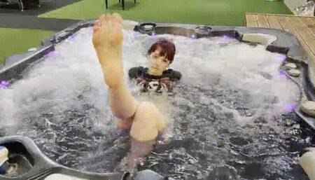 Wet Jacuzzi Ass Tease Twerk