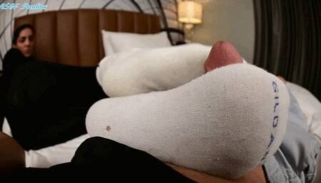 Arab MILF mismatched sockjob and sensual big bare footjob! - MOV