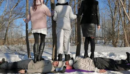 Winter trampling in Moscow park (special video)