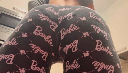 FARTING CLUB: FARTING IN BARBIE LEGGINGS