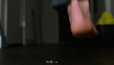 New Model! German MILF! unaware walkby crush - MP4