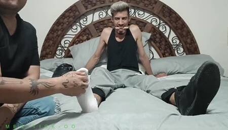 FERCHO HACE COSQUILLAS A JUAN