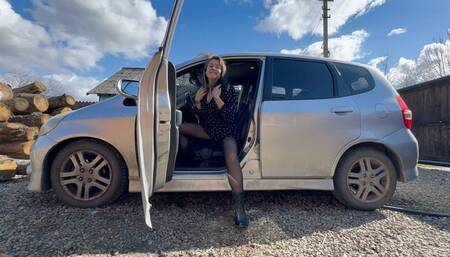 bouncing a silver car avi