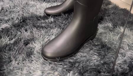 Lighted cigarette, relentless whip: Kahina in her splendor