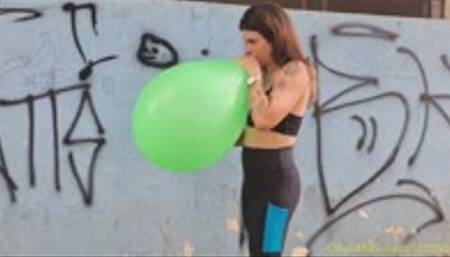 Maya B2P a 16" Neon Balloon