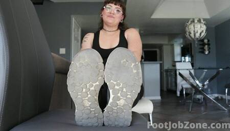 smell her no socks stinky sweaty feet