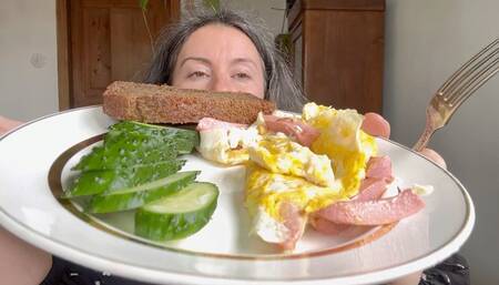 big plate of food avi