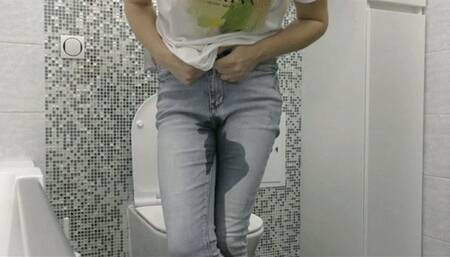 I show you my wet jeans and panties MP4 HD 720p