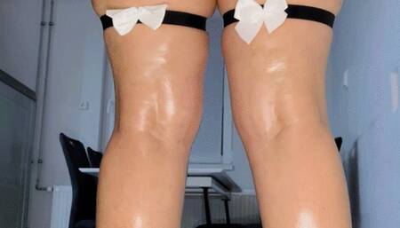 Big oily ass shaking in jeans