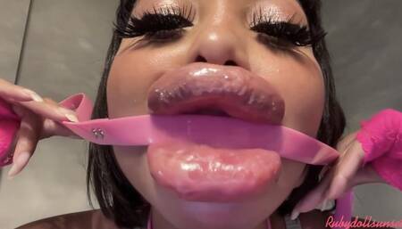 RubyDollLipz's 4-19-22 Growing XL Doll Lips