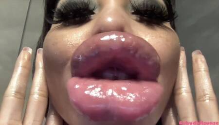 RubyDollLipz's 3-17-22 Growing XL Doll Lips