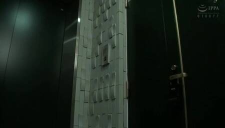 EMAF-467 ドMの母を持った僕の悩みを聞いてください！