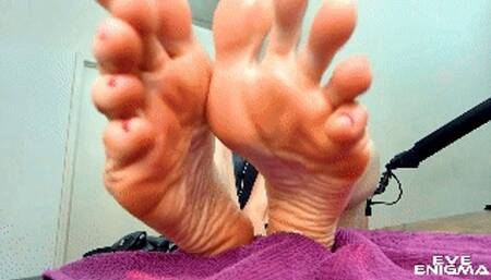 Jerk off to My Sweaty Dirty Feet Humiliation