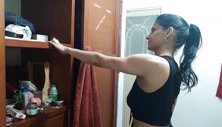 Stepson Arrives at His Stepmother's House and Sees Her Taking a Bath - He Takes the Opportunity to Fuck Her