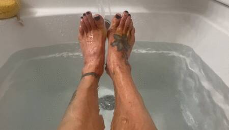 Kandys foot bath makes every foot lover bust his nut
