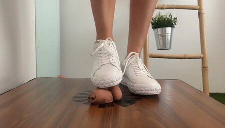 Shoejob with new white Michael Kors leather sneakers