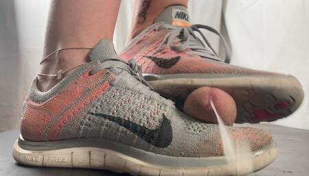 A Shoejob Cumpilation Part 2 - See all Cumshots scenes from our clips we used sneakers - Includes Nikes, Adidas and Asics sneakers - Cumplay scenes and Pussyscenes included - HD Quality