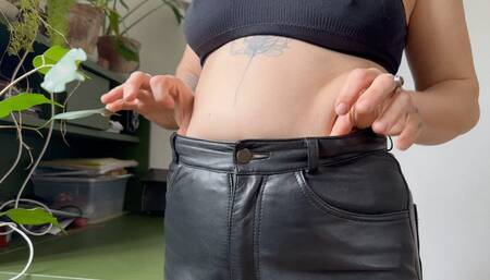 she plays with fat it with her strong plunger mov